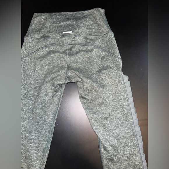 Aerie High Waisted Ruffle Side 25” L Leggings in Olive Green Size Medium EUC - Picture 5 of 8